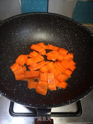 胡萝卜炒木耳的做法步骤：4