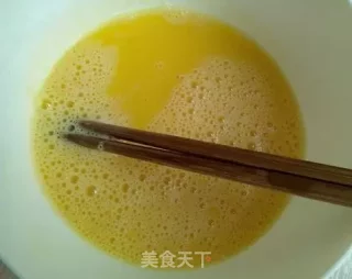葱香蛋花炒茄子的做法步骤：2