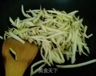 葱香蛋花炒茄子的做法步骤：3