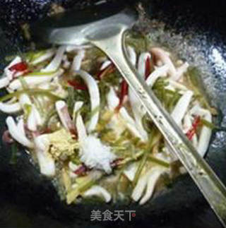 海带丝炒鱿鱼的做法步骤：10