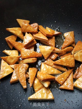 豆干炒肉的做法步骤：2