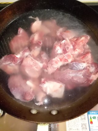 虫草花炖排骨的做法步骤：1