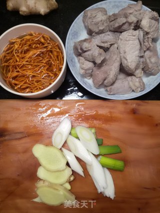 虫草花炖排骨的做法步骤：2