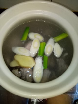 虫草花炖排骨的做法步骤：3