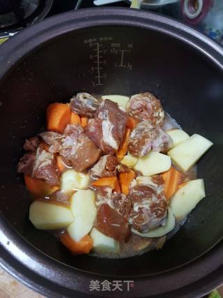 胡萝卜薯仔焖排骨的做法步骤：5
