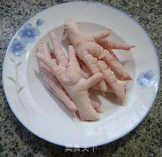 黑木耳花生米鸡爪的做法步骤：1