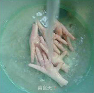黑木耳花生米鸡爪的做法步骤：4