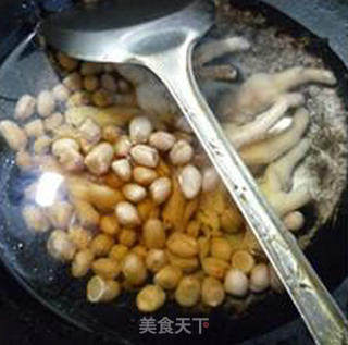 黑木耳花生米鸡爪的做法步骤：7