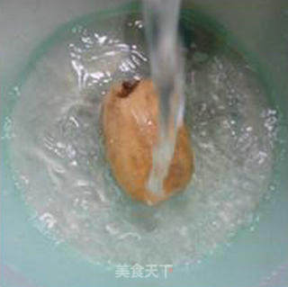 麻辣香肠莴笋炒莲藕的做法步骤：5