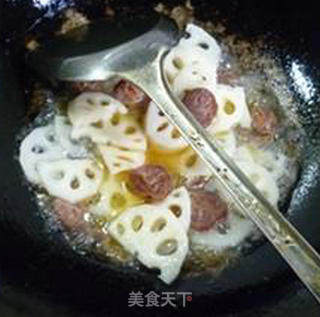 麻辣香肠莴笋炒莲藕的做法步骤：9