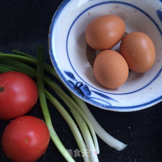 青蒜番茄炒蛋的做法步骤：1