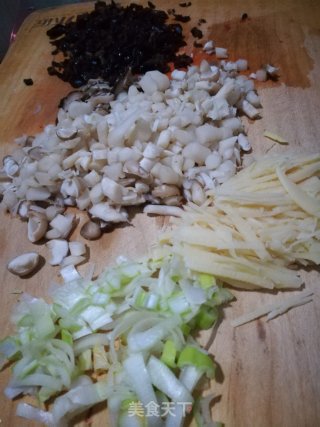 紫贝菌菇面的做法步骤：2