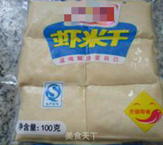 青红椒虾米干炒鸡蛋的做法步骤：2