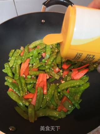 胡萝卜炒荷兰豆的做法步骤：4