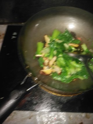 香菇炒上海青的做法步骤：7
