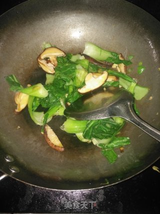 香菇炒上海青的做法步骤：8
