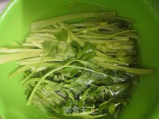 芹菜炒牛肉的做法步骤：2