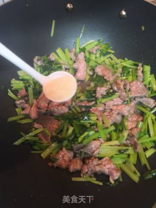 芹菜炒牛肉的做法步骤：5
