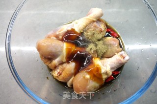 蜜汁香烤鸡腿的做法步骤：2