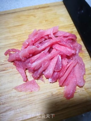 肉丝蛋炒粉的做法步骤：1