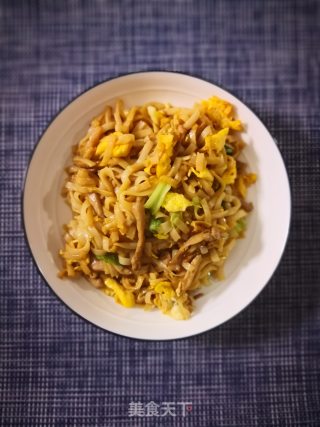 肉丝蛋炒粉的做法步骤：8