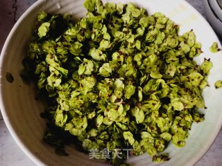 又是一年榆钱绿:玉米面蒸榆钱的做法步骤：1