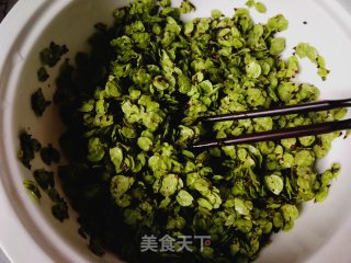 又是一年榆钱绿:玉米面蒸榆钱的做法步骤：2