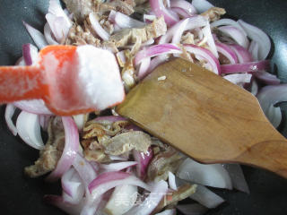 牛肉炒洋葱的做法步骤：7