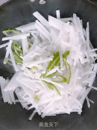 素炒尖椒白萝卜的做法步骤：4