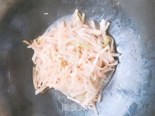 素炒尖椒白萝卜的做法步骤：7