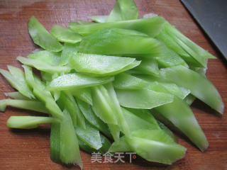 包心肉丸炒莴笋的做法步骤：3