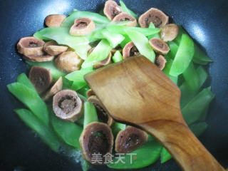 包心肉丸炒莴笋的做法步骤：7