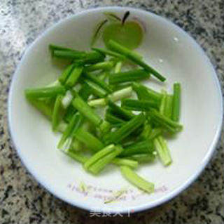 大闸蟹炒土豆的做法步骤：3