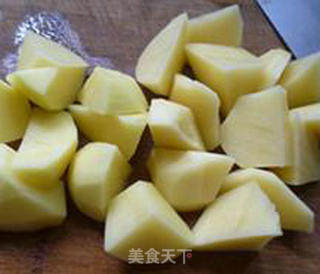 大闸蟹炒土豆的做法步骤：5