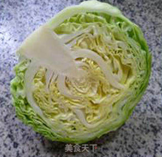 黑木耳烤鸭炒圆白菜的做法步骤：1