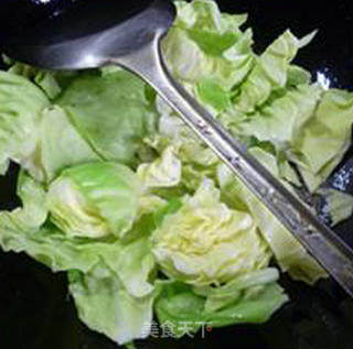 黑木耳烤鸭炒圆白菜的做法步骤：5
