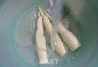 千张卷烧茭白的做法步骤：4