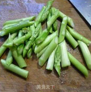 红椒芦笋炒猪肚的做法步骤：4