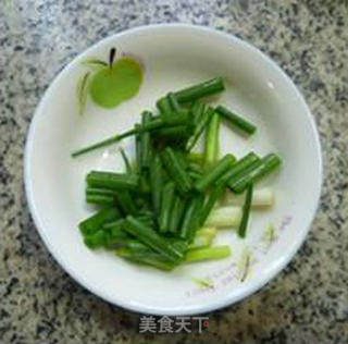 麻辣香肠炒萝卜的做法步骤：3