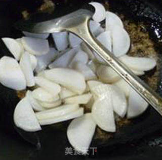 麻辣香肠炒萝卜的做法步骤：8