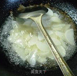 麻辣香肠炒萝卜的做法步骤：9