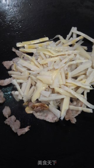 竹笋炒肉的做法步骤：6