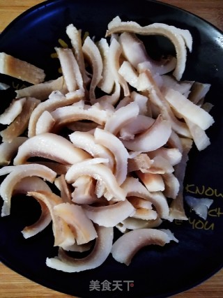 黄豆芽煮肉皮的做法步骤：3