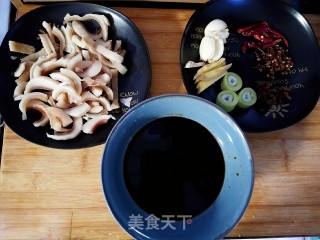 黄豆芽煮肉皮的做法步骤：4