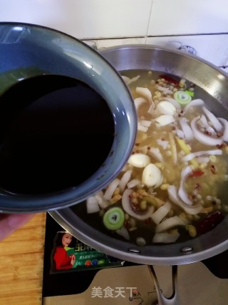 黄豆芽煮肉皮的做法步骤：8