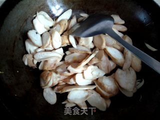 杏鲍菇尖椒炒鸡蛋的做法步骤：6