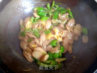 杏鲍菇尖椒炒鸡蛋的做法步骤：12