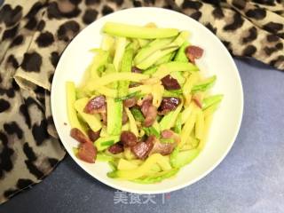 西葫芦炒腊肉的做法步骤：6