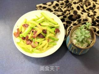 西葫芦炒腊肉的做法步骤：7