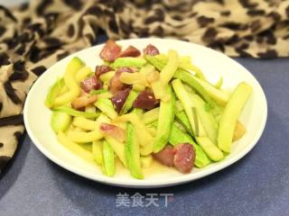 西葫芦炒腊肉的做法步骤：8